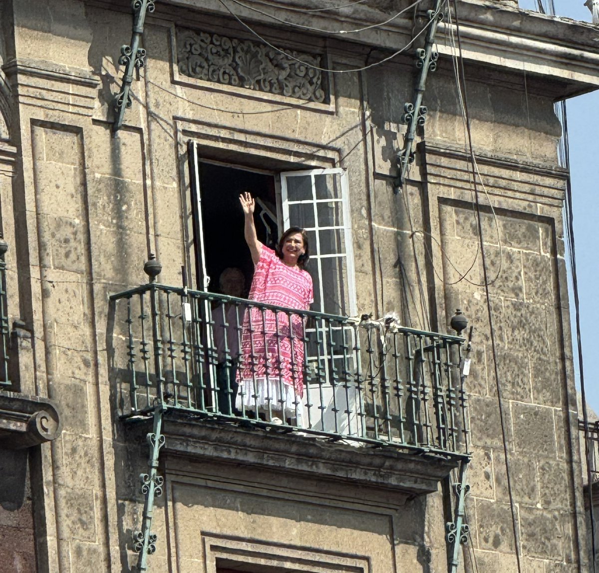 Ligiaurroz's tweet photo. Antes que partido tenemos Patria. 
Antes que partido tenemos República. 
Antes que partido tenemos Democracia. 
Antes que partido tenemos México. 
@XochitlGalvez 

Yo no tengo partido y defiendo la República, la Democracia y a mi amado México. https://t.co/iLt9hDaecJ
