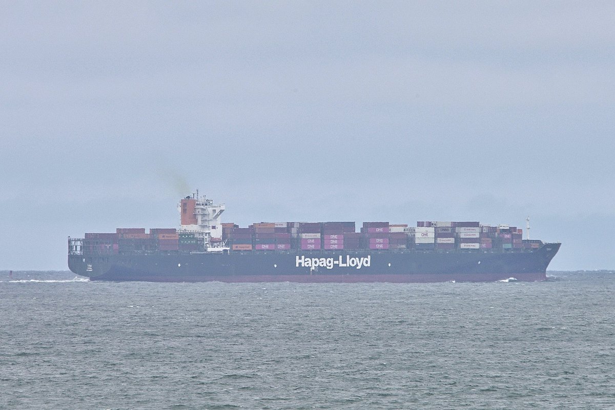 The #HapagLloyd T-class #ContainerShip #TIRUA, IMO:9612882 en route to Rotterdam, Netherlands, flying the flag of Liberia 🇱🇷. #ShipsInPics