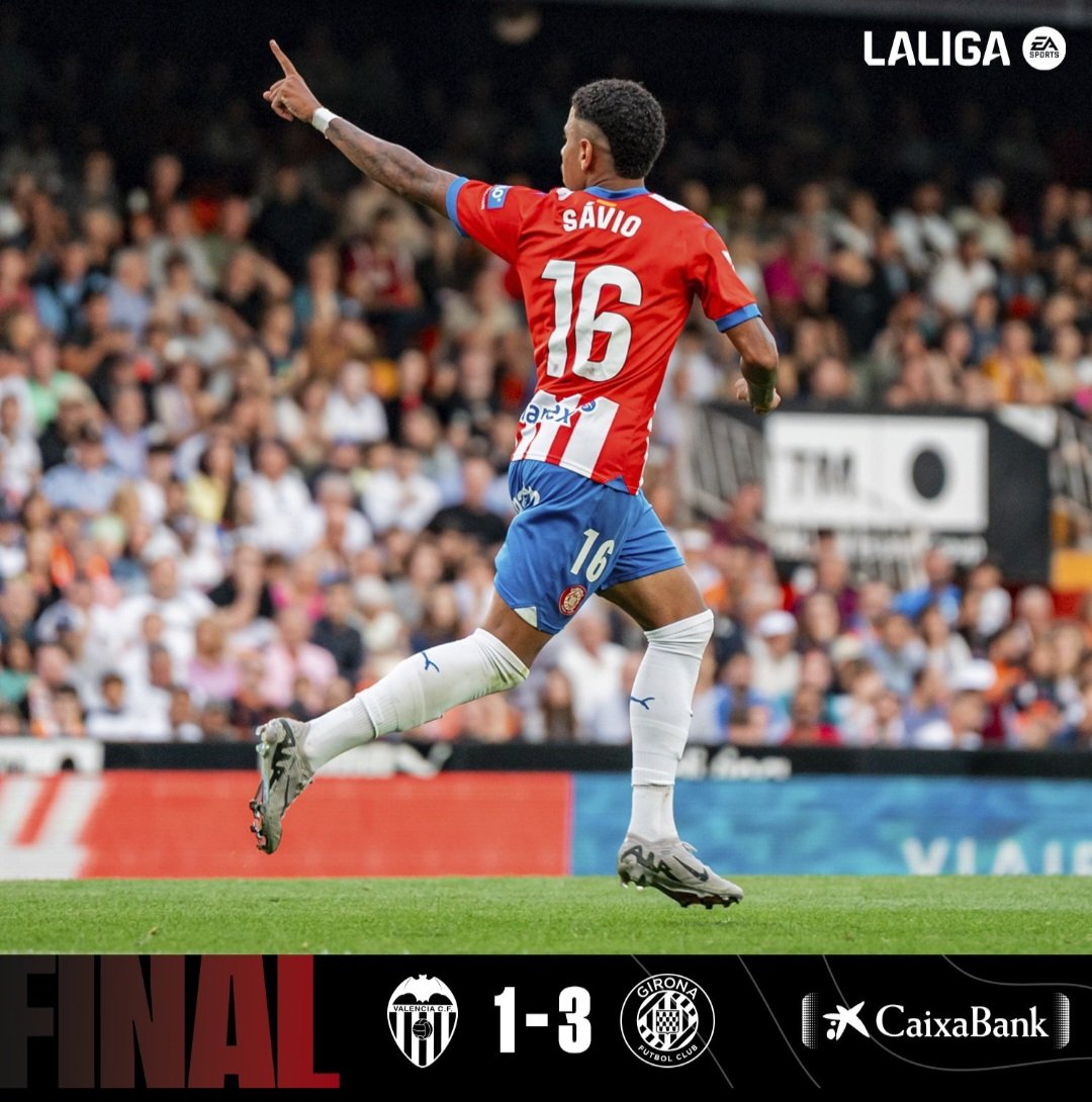 Final a Mestalla! El @GironaFC supera el Valencia (1-3) i acabarà la lliga 3r! La victòria del Barça i la derrota de l'Atlético ho deixen tot decidit a l'última jornada. Els únics al·licients que queden son el pitxitxi de Dovbyk (a 2 de Sortloth i els 81 punts) #LaLiga #GironaFC