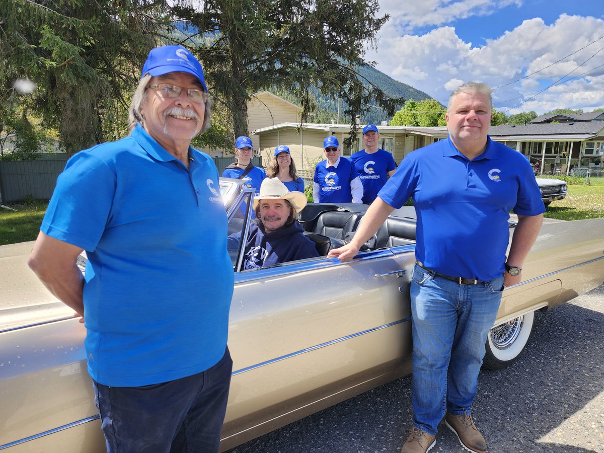 Team @Conservative_BC getting ready to take part in the annual #Falkland parade -- this year they're holding their 104th annual rodeo.

@KamloopsDennis -- #KamloopsCentre
@Shuswapland -- #SalmonArm #Shuswap