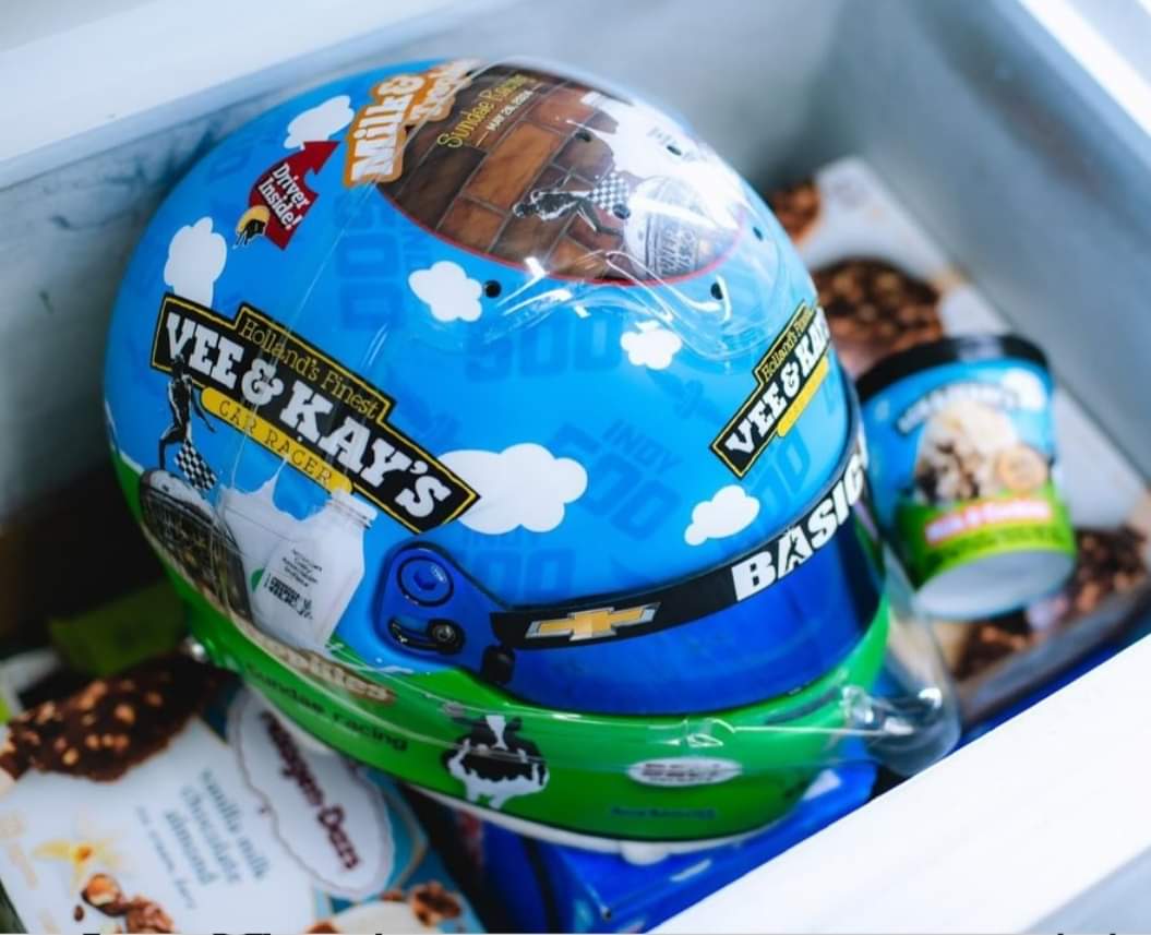 1/2 Indy 500 final qualifying is here, but first, some one-off helmets from the drivers: -@h3lio's tribute to friend Gil de Ferran -@Ericsson_Marcus's @RileyKids-designed effort. -On point for @KyleLarsonRacin -@benandjerrys for @rinusveekay There's... #indy500 #indycar #usa