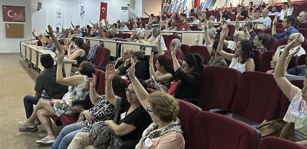 Çiğli Halk Temsilcileri Meclisi yola çıktı 

Bugün kuruluş toplantısında bir araya gelen yurttaşlarımız Çiğli'de gericilikle, emek sömürüsüyle, mahallelerdeki sorunlarla mücadele için neler yapılabileceğini değerlendirdi. 

Meclis Yürütme Kurulu yola koyuldu. Yolumuz açık olsun✨