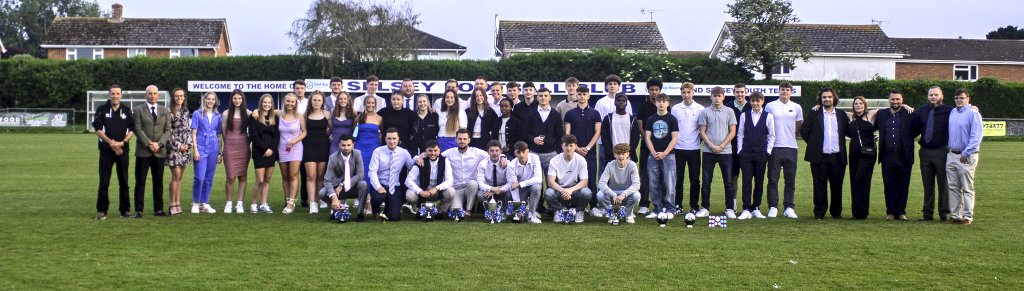 Celebrating together 💙🔵 📸 @McGuffin_Media @selseywfc #COYB #COYS🦭 #UpTheBlues #UpTheSeals🦭 #Selsey