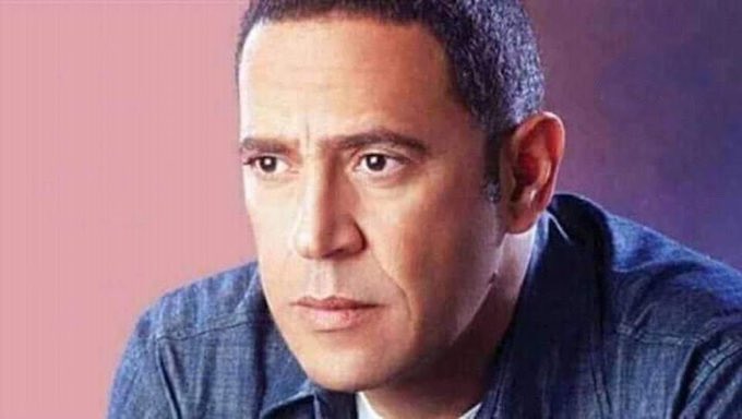 شخص ببقي هموت واشوفه
- اول ما يعدي من جنبي: