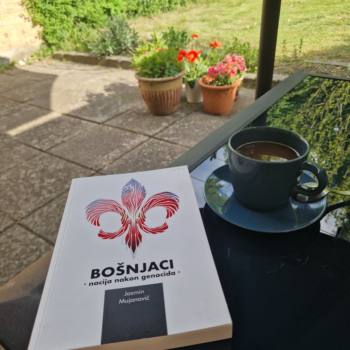 @JasminMuj @ikvrijeme Enjoying a cup of coffee while diving into @JasminMuj 'Bošnjaci: nacija nakon genocida.' This powerful book delves into the resilience and identity of the Bosniak nation post-genocide, offering deep insights into their struggles and triumphs. Highly recommend! Greetings from 🇩🇰