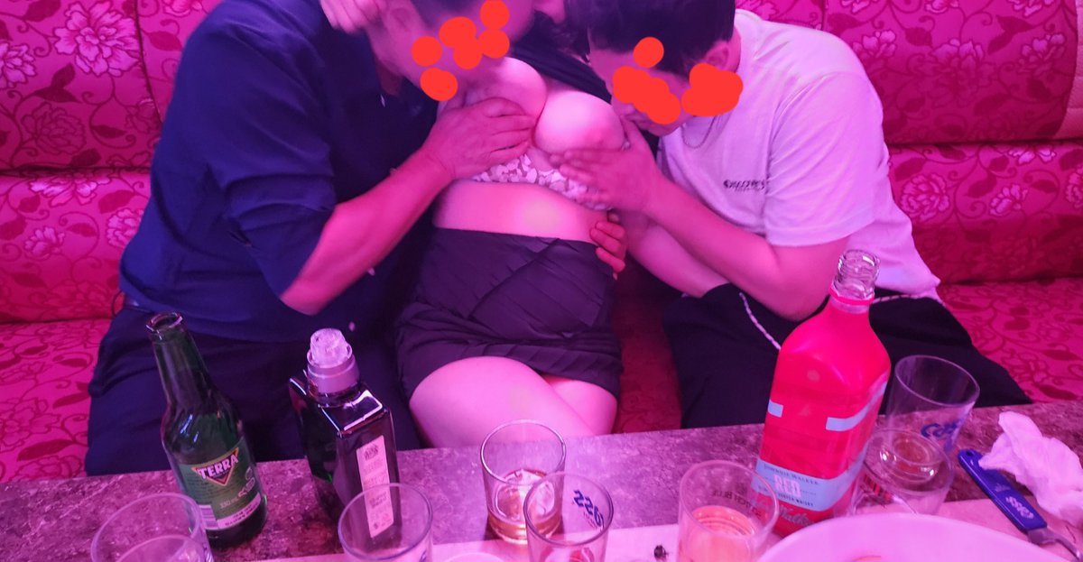 이번주 금요일은 나이트 클럽 데이
지난 나이트 클럽데이에서 광란의 모임 이후로도 맘 맞는 분들끼리 추가로 즐거운 시간 가졌다는 풍문이!!!

이번에도 어떤 색다른 일이 벌어질지 기대되네요. 벌써부터 부커 5팀 확정되어 있습니다.

신청 : 아너스 클럽 bubu.gift