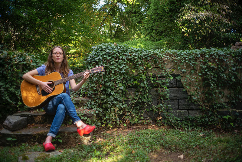 QRO talked with <a href="/elizahardyjones/">Eliza Hardy Jones</a> about her new album 'Pickpocket' and much more - qromag.com/eliza-hardy-jo…