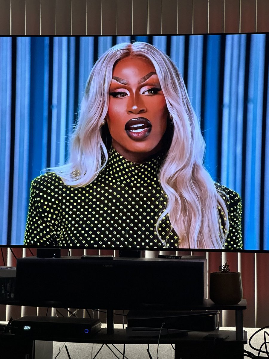 Bitch @SheaCoulee looks fucking amazing on #ThePitStop !
