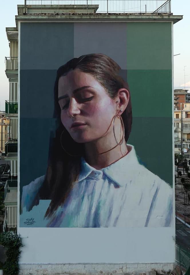 Bari - Puglia 
Quartiere San Paolo 
x SanpARt 2024
'Iris'
🎨 SLIM SAFONT -
Modella: Iris Marciano
📷 @slimsafont - Street Art