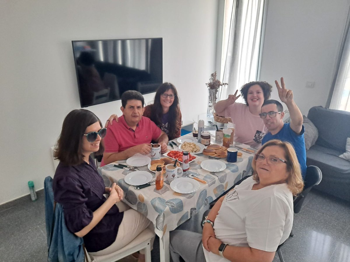 adistotorrent's tweet photo. El @GrupoLanzadera ha pasado el fin de semana en nuestro piso de vida independiente.
Tiempo para cocinar, limpiar, salir por ahí, lavar, comer, disfrutar de la compañía,...
Lanzados hacia una vida plena.
#SomosAdisto🌈 #SomosFamilia👪 #SomosTorrent https://t.co/qOPER3DxQQ