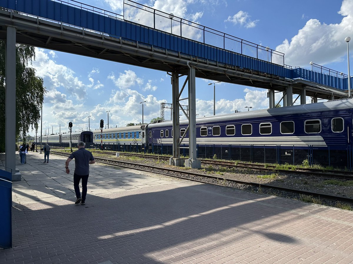En train pour #Kyiv 🇺🇦

By train to #Kyiv 🇺🇦

Потягом до #Києва 🇺🇦