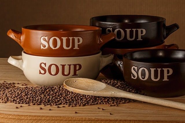 7 Easy Soup Tips that will help you to prepare healthy soup recipes quickly! From the broth to vegetables, beans, whole grains, and meats. Find shortcuts to help! healthy-diet-habits.com/easy-soup.html #Soup #HealthySoup #HealthySoupRecipes #EasySoup #EastySoupTips #SoupTips #SoupRecipes