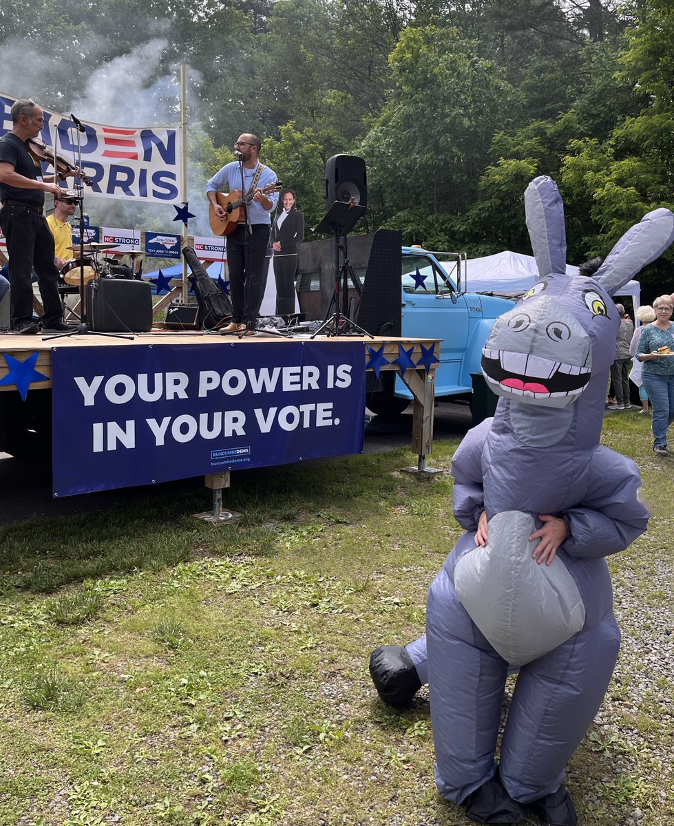 So many great photos from the @BuncombeDems launch of the Biden @JoeBiden/@KamalaHarris office in AVL yesterday but this one stood out! Shout out to to my pops for the backup on the fiddle and for our donkey mascot for the day!