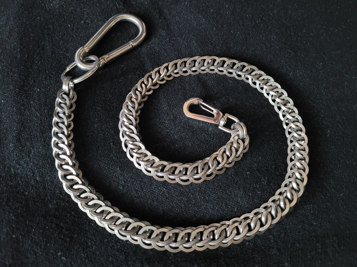 KebbieKabz's tweet photo. While I learn to get better at drawing, I actually like to weave chainmail! I recently opened an Etsy shop to support my hobby:

https://t.co/jp9OC2HA0y

Here is a preview of some of my works. #etsy #etsyshop https://t.co/WuNpF51YS7