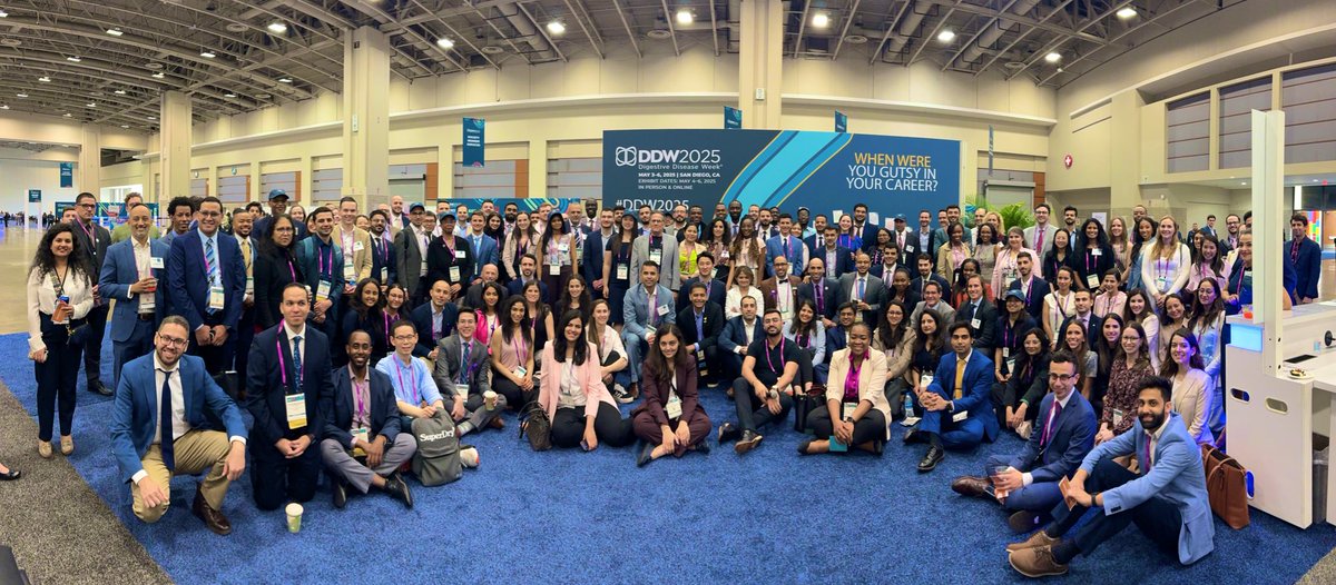 🥹Record breaking #DDW2024 event ❤️we needed a panoramic to capture this moment 😭 We really have an amazing #AGAGastroSquad community & it grows yearly. Thank you @AmerGastroAssn & @DHPAnews for trusting me, & the wonderful faculty who are committed to mentorship 💃🕺🏻