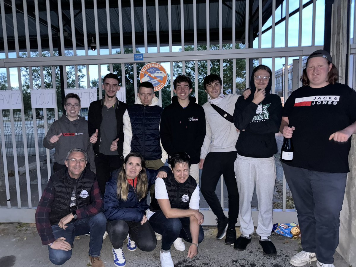 Amélie Mahé tweet media