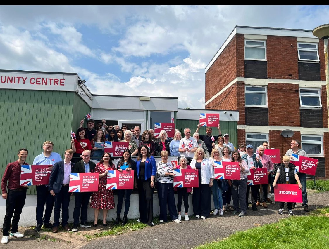 Cannot thank everyone enough for coming to my launch this weekend. It was brilliant to have so many activists who travelled from far and wide, in Stafford, supporting our campaign! 

Particular thanks to @RuthAnderson, @RichParkerLab, and @lisanandy who brought the house down! 🌹