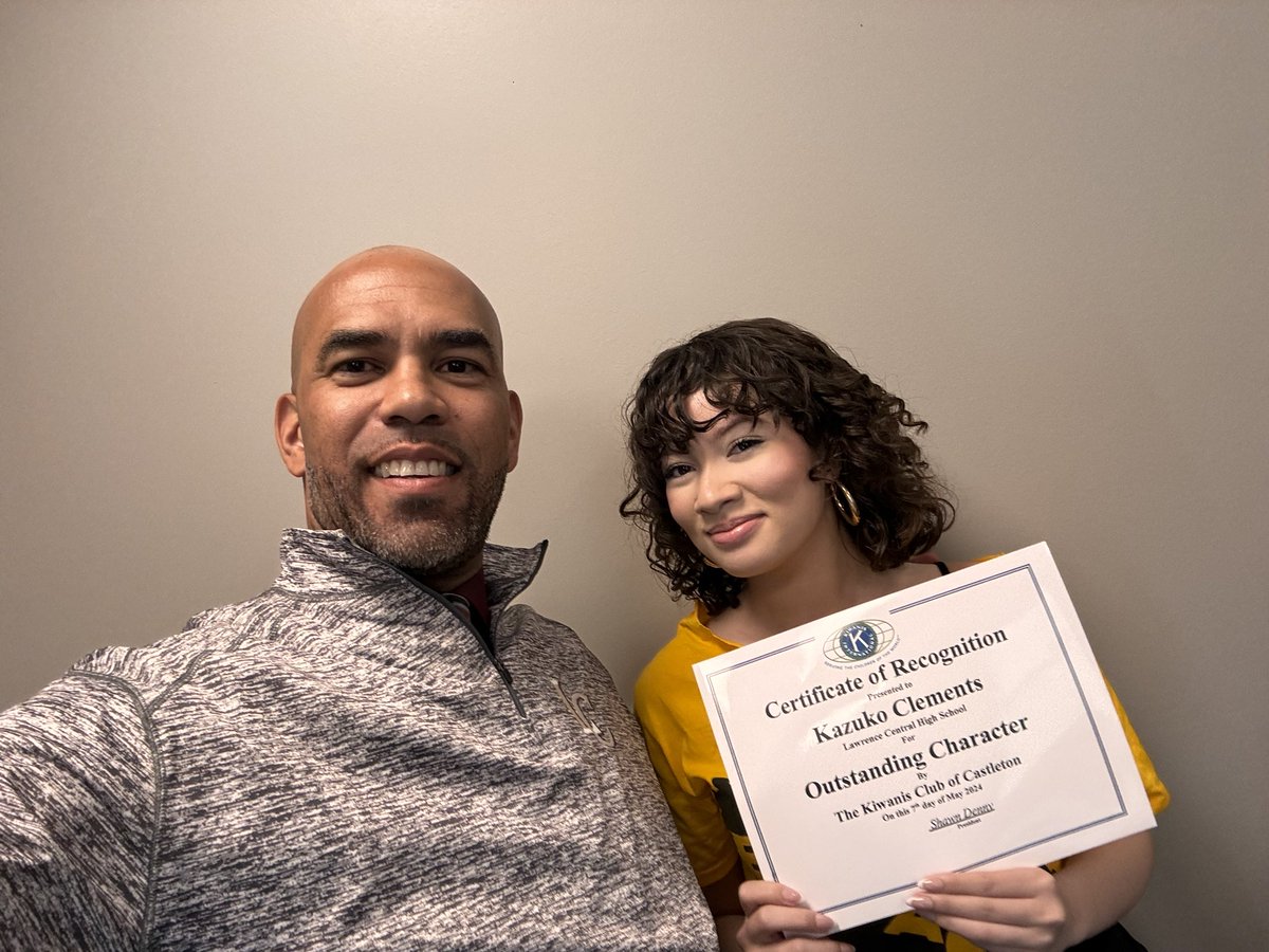 FreshmanLc's tweet image. Had an awesome time celebrating our Freshman Kiwanis Character Counts Award winners today! Kazuko Clements and Aaron Redd 🐻🔥 #TheFutureIsBright  @LTSFoundation @LCHSBears @ltgoodnews @LawrenceINcity @lcbearsguidance @BelzerBears @geistmag @lcpaa @IndyKiwanis