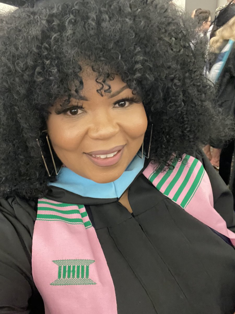 MichelleAFereb1's tweet photo. Congratulations to Mrs. Naiyhani Battle for completing her Educational Leadership- Administration/Supervision coursework! DCE - Devoted to  Cultivating Excellence. You can’t hide that Super Hornet Pride🐝💜 https://t.co/zbbq8klObX