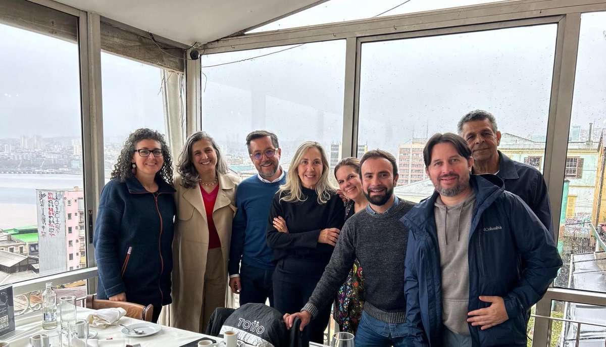 🇨🇱 Hola from Chile! Heather Hannon, @AnacludiaRossb1, and collaborators traveled to Santiago and Valparaíso, Chile, this week to support post disaster reconstruction efforts in partnership with the Chilean Ministry of Housing and Urbanism (@Minvu).