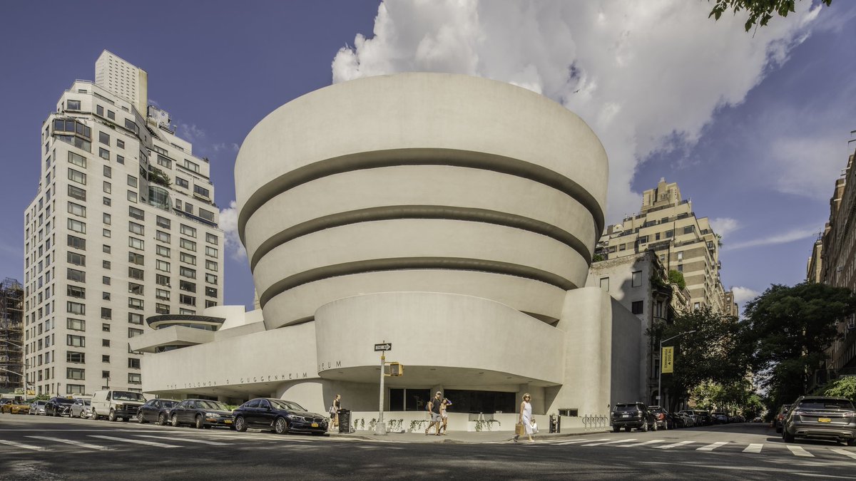 Y Lady Gaga como El museo Guggenheim.