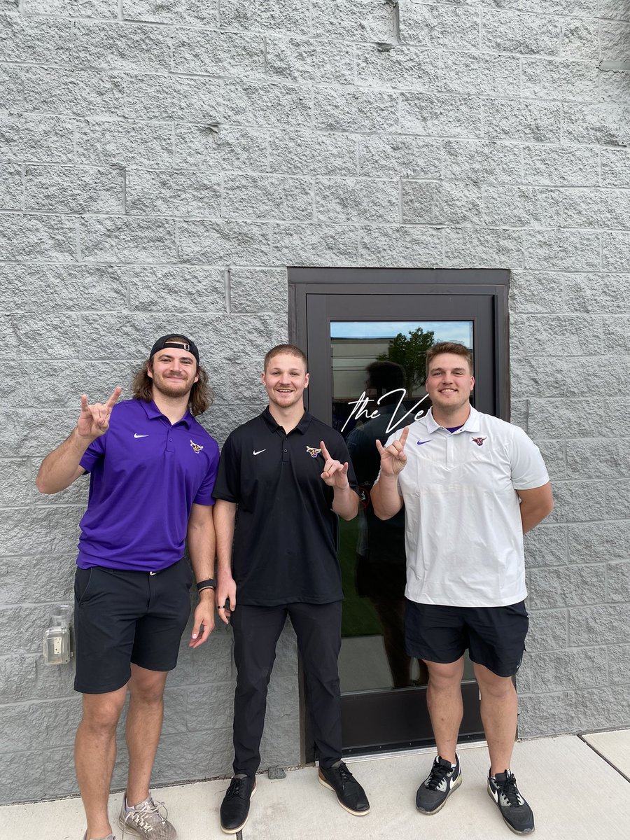 Maverick Football Scoop (@maverick_scoop) on Twitter photo Here we are at the 507 Days! Enjoying The 7th of May (5th) from 5-7 PM in the 507 area code! Horns Up to <a href="/anthony_v55/">Anthony Valainis</a> <a href="/TonyAnger2/">Tony Anger</a> & <a href="/MaxLommel/">Max Lommel</a> 🤟🏼#RollHerd1-0 Here we are at the 507 Days! Enjoying The 7th of May (5th) from 5-7 PM in the 507 area code! Horns Up to <a href="/anthony_v55/">Anthony Valainis</a> <a href="/TonyAnger2/">Tony Anger</a> & <a href="/MaxLommel/">Max Lommel</a> 🤟🏼#RollHerd1-0