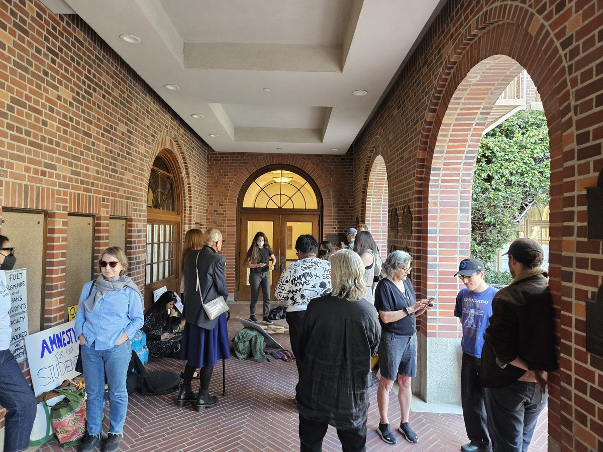 Corinne Smith tweet media