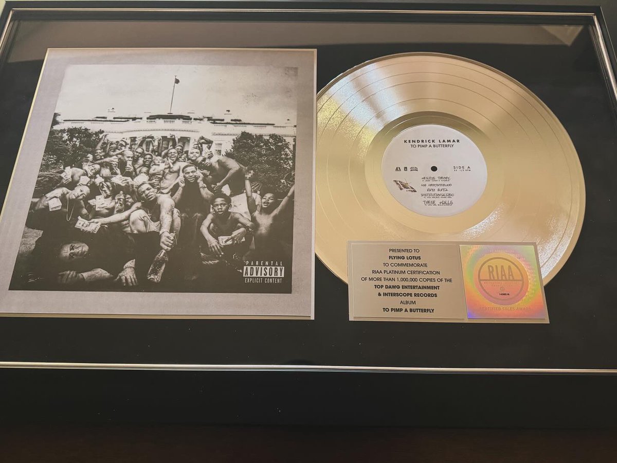 My first platinum plaque came today.. Impeccably timed 👑 @kendricklamar