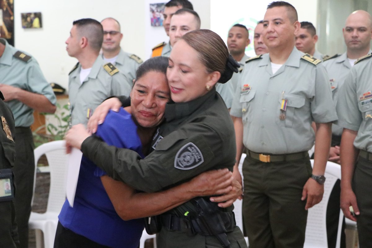 PoliciaVaupes's tweet photo. En relación general presidida por la Señora coronel Carolina Cáceres Naranjo directora de talento humano, hacemos un reconocimiento especial a nuestras mujeres y hombres que integran @PoliciaVaupes, por su profesionalismo al servicio de los colombianos. #PlanDignidad #DITAH https://t.co/iYDpbPIoBk