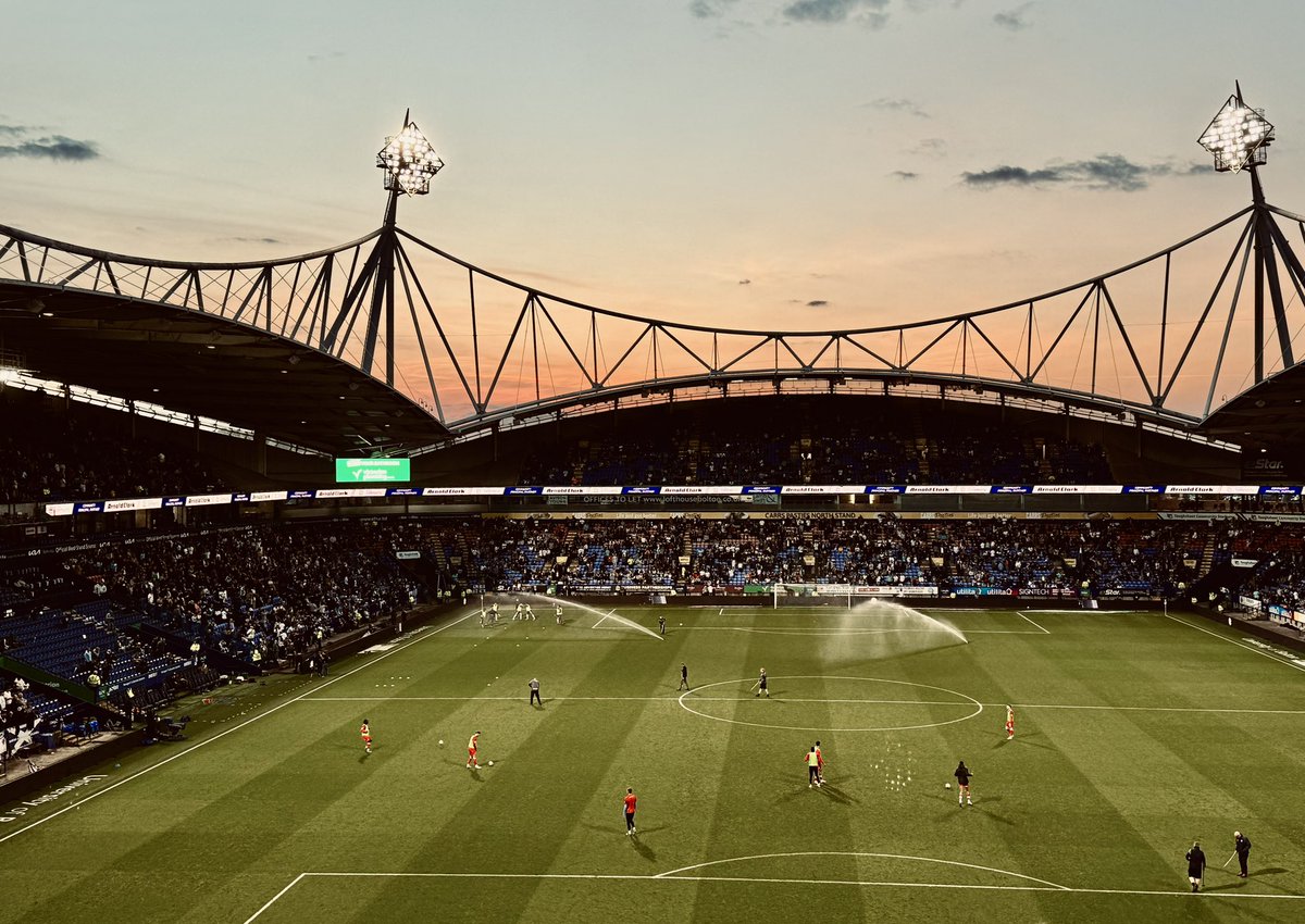 Bolton (A) ⚽️ 

Unbelievable effort from Barnsley tonight, just wasn’t meant to be 🔴

Another big performance &amp; goal from <a href="/adamphillips5/">adam phillips</a> 👏🏻