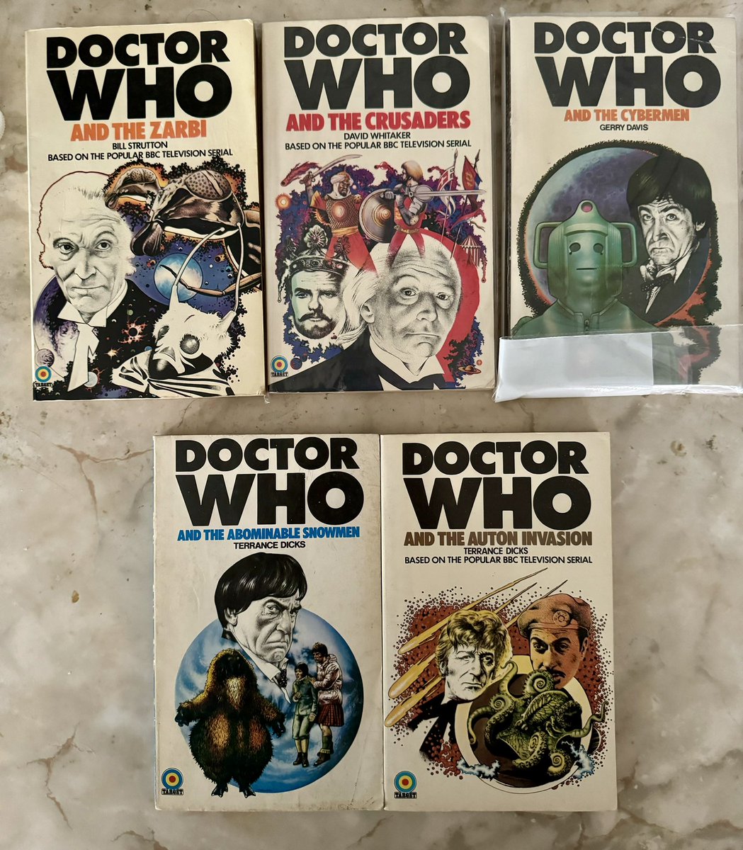 FromtheArchive's tweet photo. Slowly collecting these original iterations of Target books. I actually really dig this logo. #DoctorWho #Targetbooks #bbc https://t.co/JKaC1aceeW