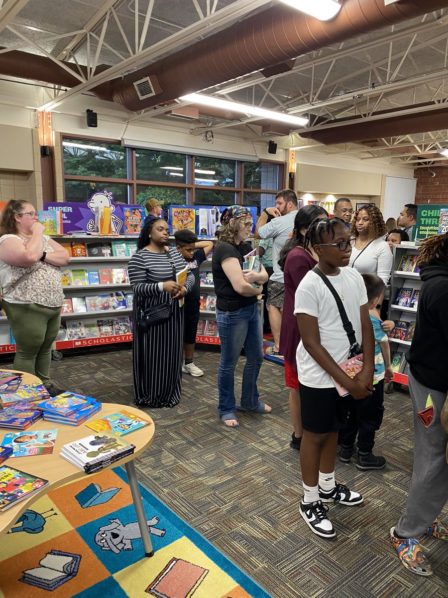@EbinportES @RockHillSchools #FederalPrograms Everybody gets a book or 2! The BOOK Bonanza was AMAZING!
Thanks to all who came out and supported! #EngagingFamilies #StudentEngagement
#BookFair