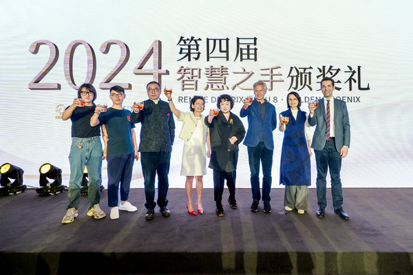 The Hand of Wisdom program, a collaborative Sino-French craft initiative, held its 2024 award ceremony on April 20 in #Beijing. Woodworking maestro Hua Yong is this year's distinguished award recipient.🇫🇷🇨🇳✨ #CulturalBeijing #ChinaFrance60Years #ChinaFranceTies