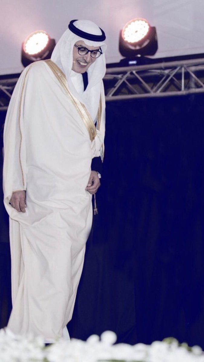 أخبرنا من نحب عن محبتنا بقصائدك، و اشتقنا إليهم بقصائدك، و فارقنا بعضهم بقصائدك.
#بدر_بن_عبد_المحسن 
#البدر