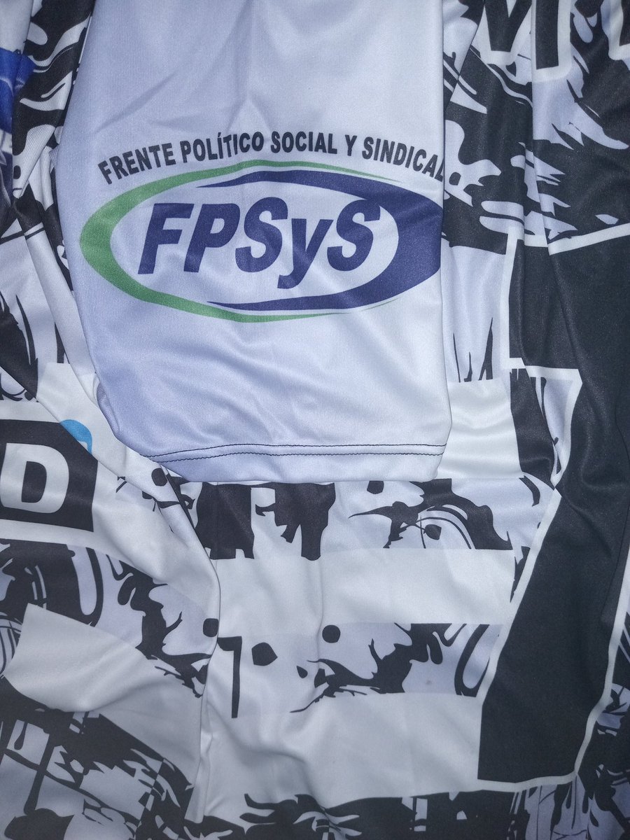 Comenzó el torneo de fútbol escolar en el Mitre! Estuvimos acompañando a la organización y entregamos la indumentaria a uno de los equipos participantes... 

Gracias a <a href="/IdentidadAR/">Identidad</a> <a href="/IdentidadPba/">Identidad Bs. As.</a> y <a href="/fpsys/">fpsysdesanmartin</a> 
#78 ⚽️🫂