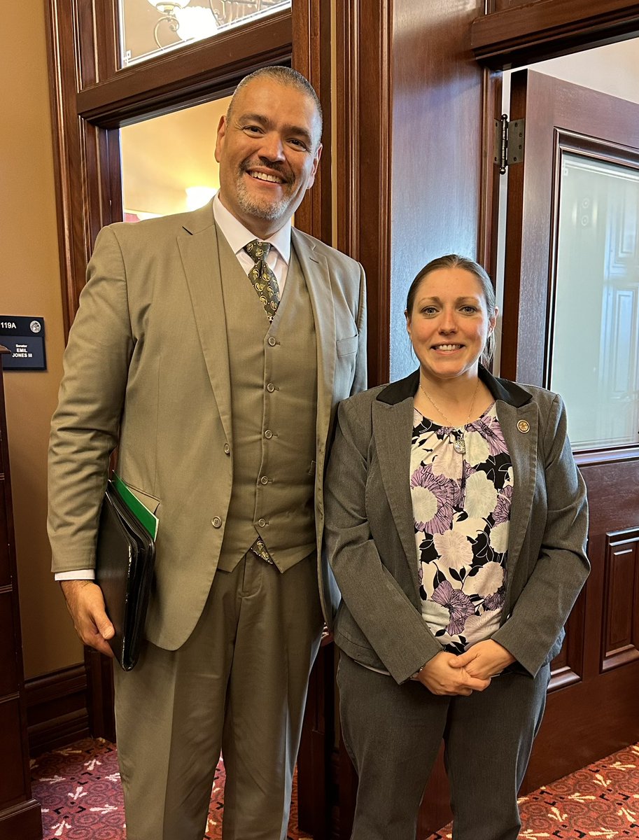 And one more to finish the day. Thank you to @SenatorVentura for taking time to meet with me in Springfield to discuss education. It was a pleasure to speak with you regarding Principal mentoring & recruiting among other topics. @ilprincipals @IPADuPage @IllinoisALAS @NASSP