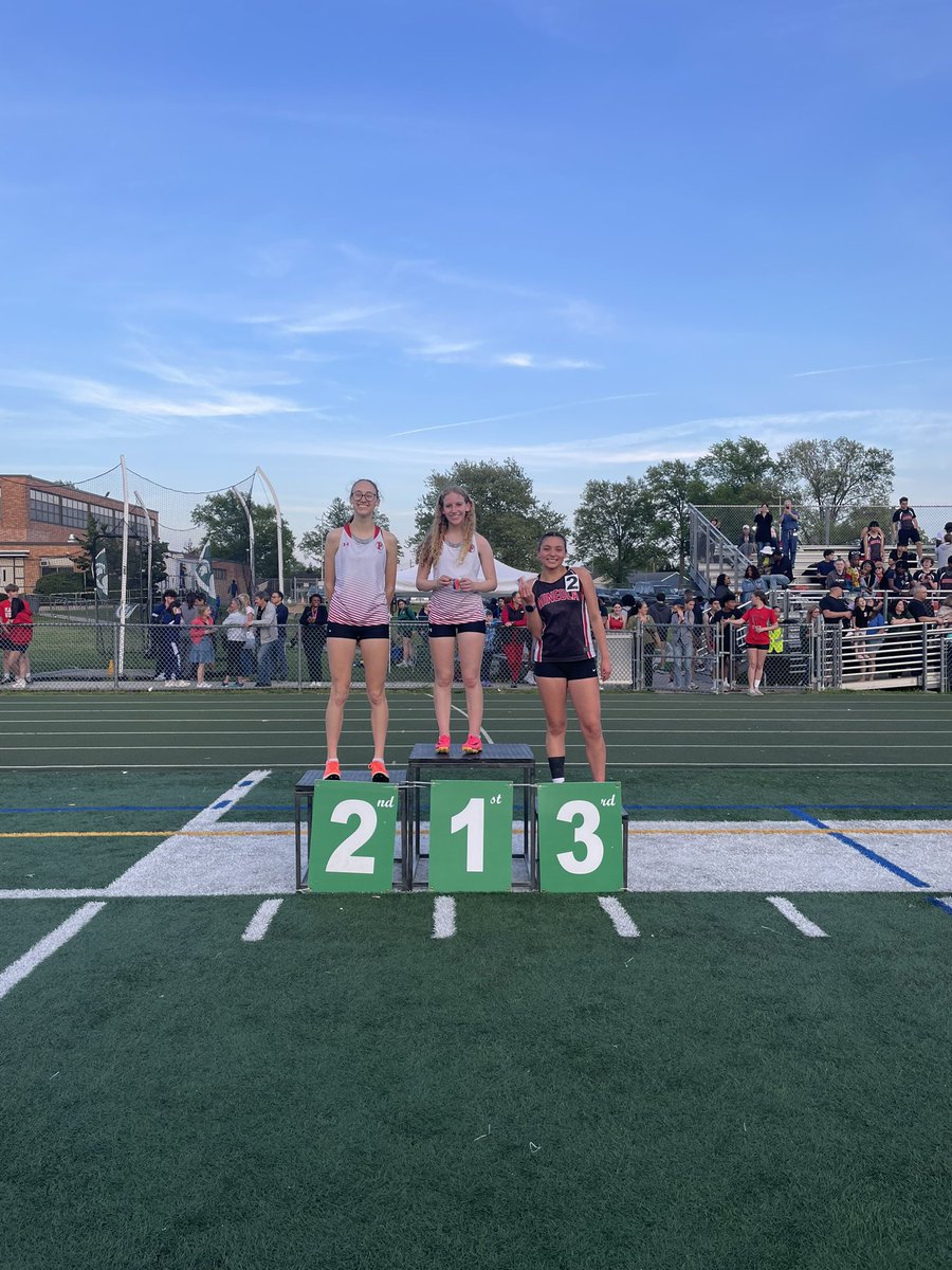 Shout out to Stefani for an amazing All-Division 3rd Place🥉finish in the 3000 meters! <a href="/MineolaAD/">MineolaAthletics</a> <a href="/mineolahs/">Mineola High School</a> #mineolaproud