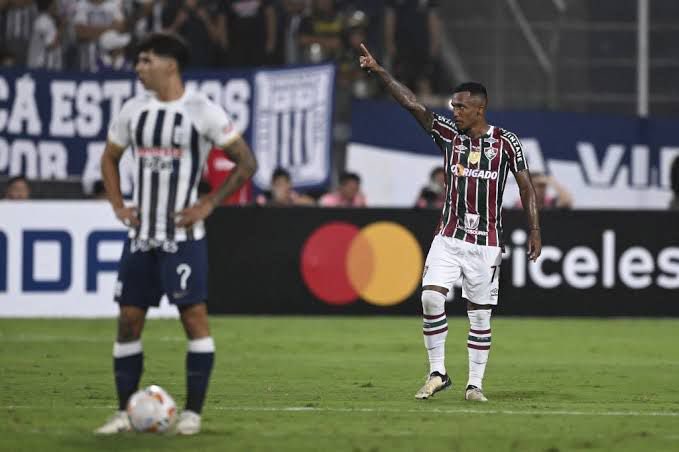 nensescore's tweet photo. COPA LIBERTADORES 

1ª RODADA

Alianza Lima 1 x 1 Fluminense 

Números do jogo:
 
🔵⚪️ x 🔴🟢 

⚽️ 21% x 79% 
👟 12 (4 no gol) x 11 (2 no gol)
🚩 1 x 2
🧤 1 x 3
🟨 2 x 1
🟥 0 x 0
✋🏼 13 x 11
(faltas) https://t.co/Q527QVkVoL