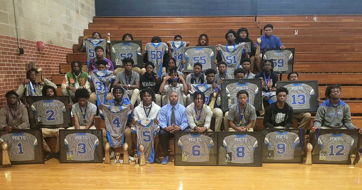 The [L]ast dance is complete,  🤍💙 these guys, the ones that will remember me, please remember the message and that I'm only a phone call away I won't be hard to find  
Smallest team in 6A 
Smallest staff in 6A
Playoff team
Multiple signings 
Multiple postseason award winners