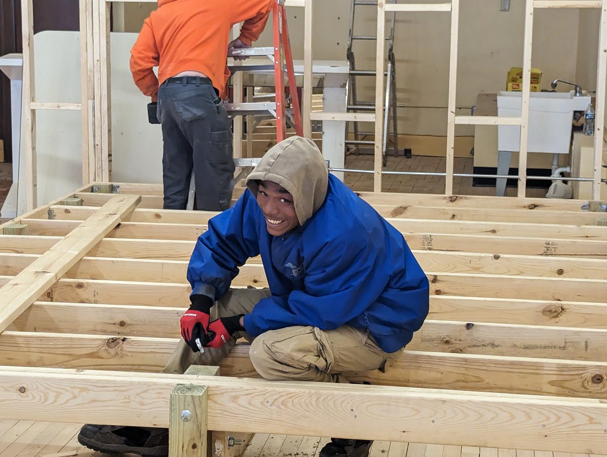 Thank you @SenatorBaldwin for being a champion of @AmeriCorps and programs like @OFSMadison and Great Lakes Community Conservation Corps. Congratulations on your @Voices4Service Award. #FriendsOfService