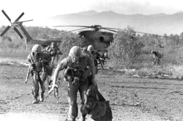 Today in 1975, America fights its last pitched battle in South East Asia as U.S. Marines storm a Khmer Rouge outpost in Cambodia. The fighting, which leaves 41 Americans dead, takes place a full two weeks after the fall of Saigon. Here's the story: militaryhistorynow.com/2015/04/30/the…