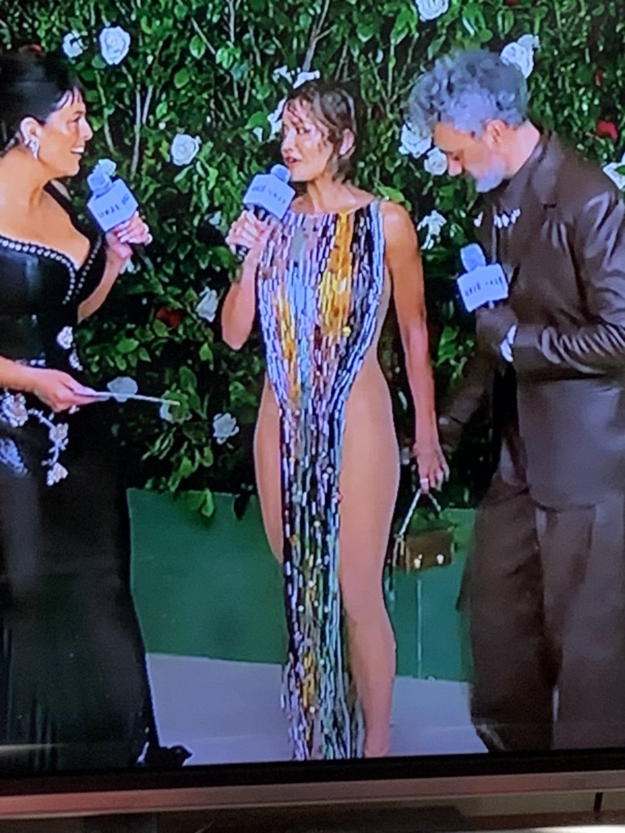Randyandy42's tweet image. A Met Ball with view. TV just lost its virginity. At JLo and Kylie were a little more tasteful 😊 #fashion #MetGala #clotheshorse #CantButMefashion