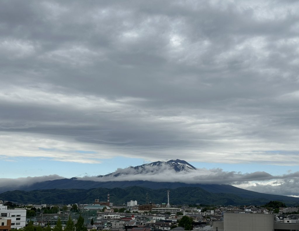 朝より見えてる⛰️(^-^)✨

#岩手山