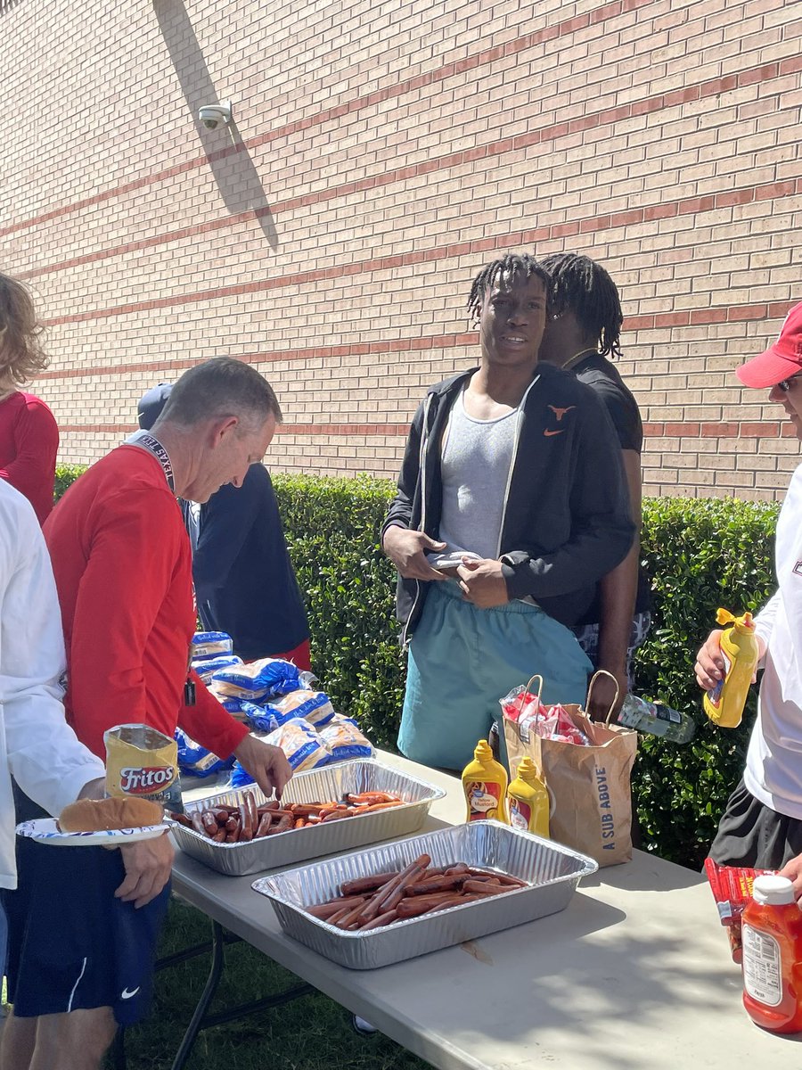 📍 THIS IS ALLEN‼️ 🐐’s are in the building!!! Love seeing our alumni back home breaking bread. The greatest football fraternity in the nation!! @zina_umeozulu @ZikyUmeozulu #BTB | #RecruitTheA | @TexasFootball