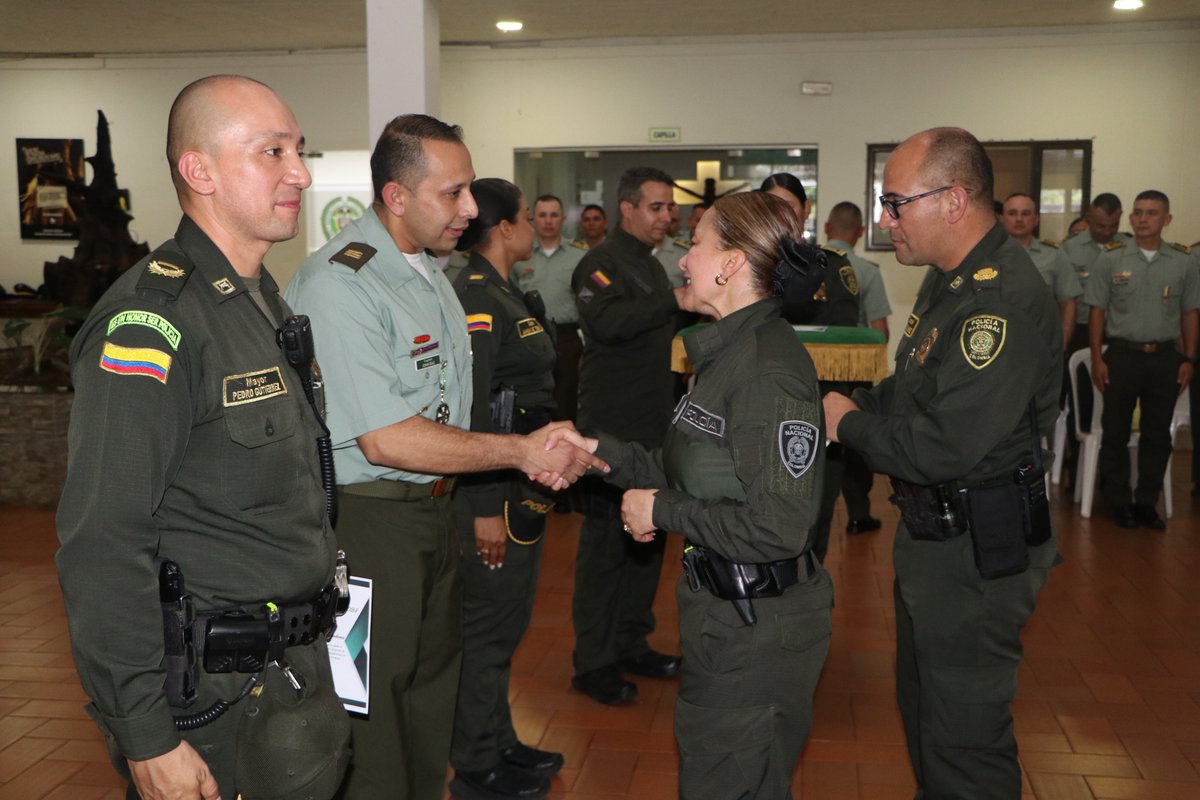 PoliciaVaupes's tweet photo. En relación general presidida por la Señora coronel Carolina Cáceres Naranjo directora de talento humano, hacemos un reconocimiento especial a nuestras mujeres y hombres que integran @PoliciaVaupes, por su profesionalismo al servicio de los colombianos. #PlanDignidad #DITAH https://t.co/iYDpbPIoBk