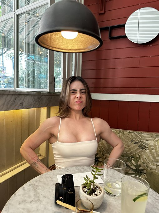 3 pic. I’m just a girl https://t.co/zQ14x20YgS