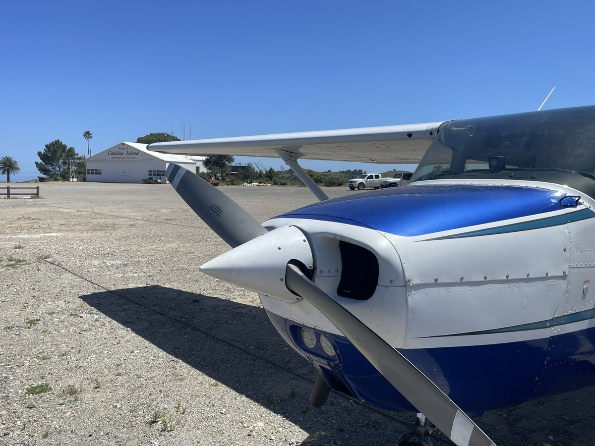 dstieglitz's tweet photo. Gorgeous day for a flight to Catalina https://t.co/1RvwJURyF2