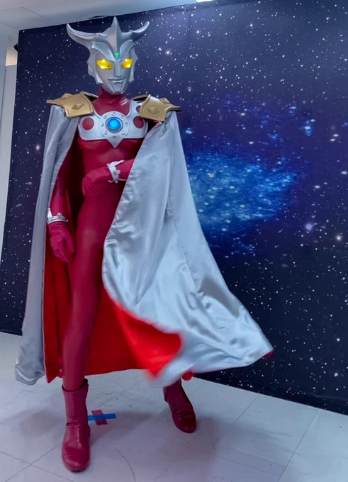 広げたマントを下ろすところも格好良かったレオ兄さん… #ゼロ15