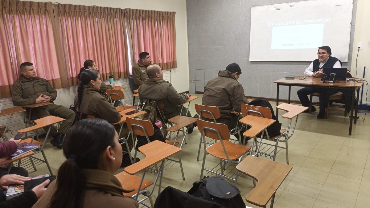 Durante la presente semana la Sección de @CarabDDHHyFam se encuentra desarrollando el 3° Curso de DD.HH. y Técnicas de Intervención Policial a diferentes funcionarios de @CarabMagallanes, dónde contarán con presencia de distintos organizamos regionales #CarabinerosDeTodos