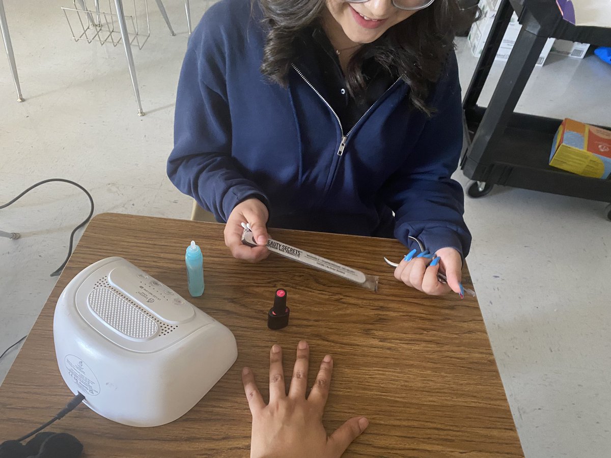 Happy Teachers Appreciation Week! Thank you @ArianaR_30 @TexasACE_C this was awesome and my nail tech was amazing 🤩 Alana! #WeAreClintISD #HawkStrong_CISD